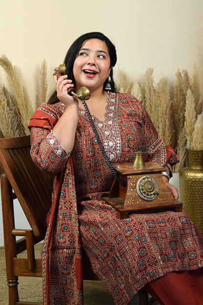 Shringar Red Bandhani Hanwork Suit Set